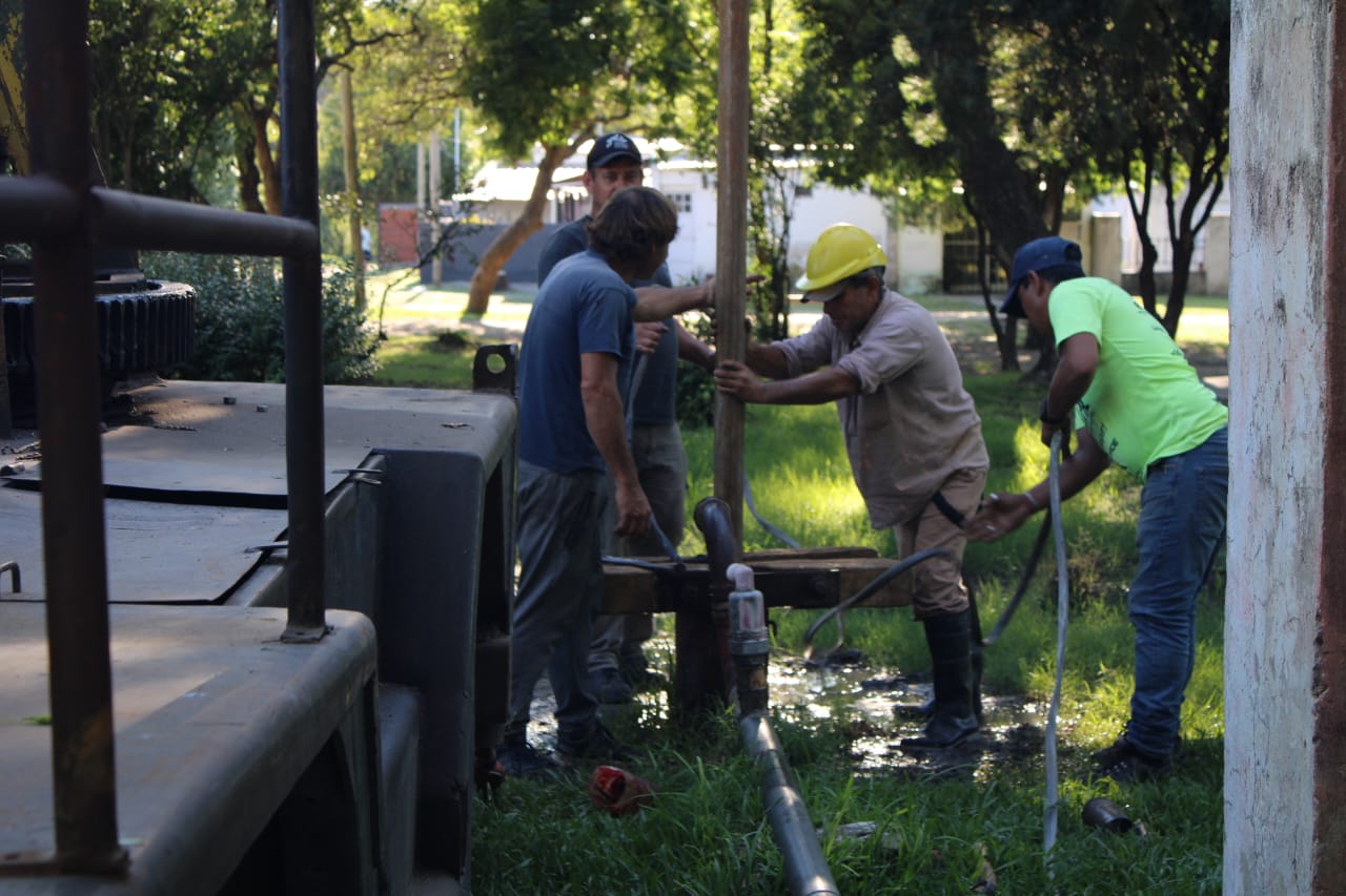 Obras Sanitarias trabaja para restablecer el servicio de agua en Barrio Fátima